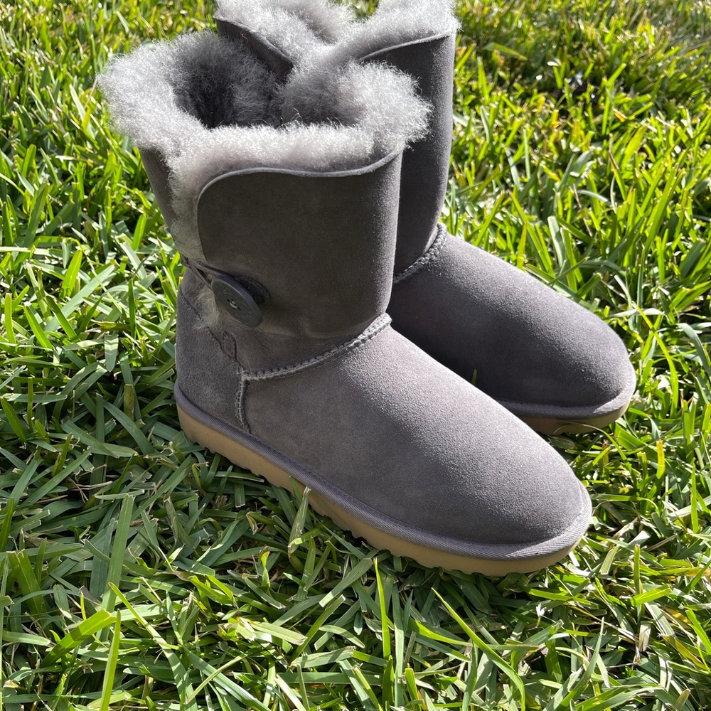 UGG🍂🍁Bailey Button II Stormy gray winter boot 6